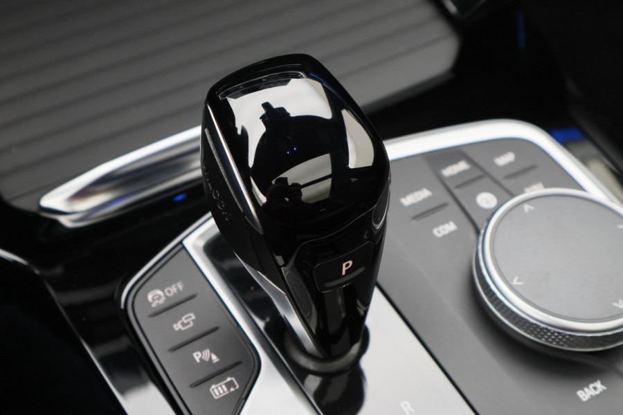 BMW X3 xDrive30e High Executive M-pakket Laser, Panoramadak, Leer, 360° Camera, Apple CarPlay, Head-Up, 20''