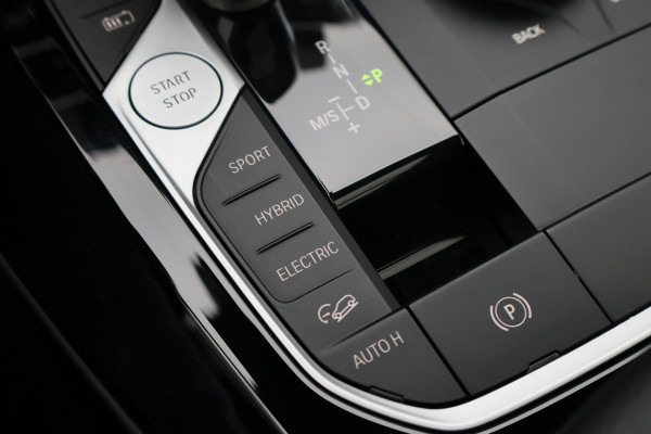 BMW X3 xDrive30e High Executive M-pakket Laser, Panoramadak, Leer, 360° Camera, Apple CarPlay, Head-Up, 20''