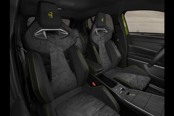 Abarth 600e Competizione 54 kWh | Clima | Adapt. Cruise | Alcantara | Camera | Apple Carplay | Elektr. A-Klep | BSM | Keyless| 20" | Sperdifferentieel | Winter Pack