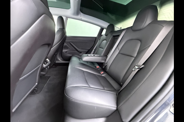 Tesla Model 3 Long Range AWD 75kWh AutoPilot Leder Panoramadak Adaptive-Cruise Camera's Elektr.-Stuur+Stoelen+Spiegels+Geheugen+Easy-Entry+Ver SOH 87% Navi LED DAB Voorverwarmen interieur Keyless One-Pedal-Drive 4WD Origineel Nederlandse Auto