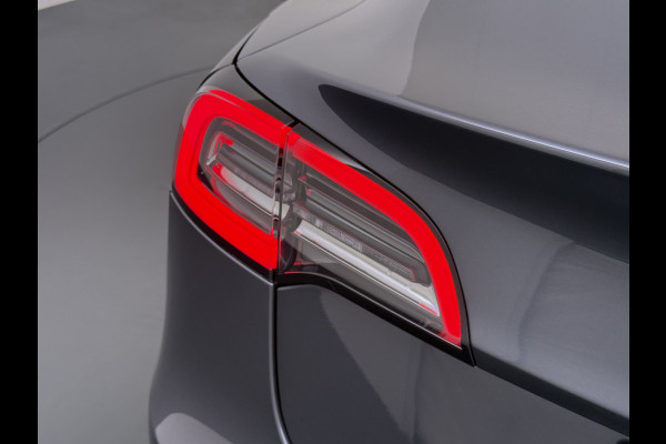 Tesla Model 3 Long Range AWD 75kWh AutoPilot Leder Panoramadak Adaptive-Cruise Camera's Elektr.-Stuur+Stoelen+Spiegels+Geheugen+Easy-Entry+Ver SOH 87% Navi LED DAB Voorverwarmen interieur Keyless One-Pedal-Drive 4WD Origineel Nederlandse Auto