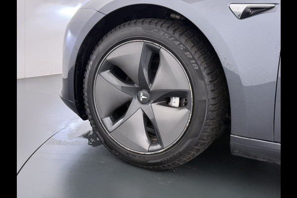 Tesla Model 3 Long Range AWD 75kWh AutoPilot Leder Panoramadak Adaptive-Cruise Camera's Elektr.-Stuur+Stoelen+Spiegels+Geheugen+Easy-Entry+Ver SOH 87% Navi LED DAB Voorverwarmen interieur Keyless One-Pedal-Drive 4WD Origineel Nederlandse Auto