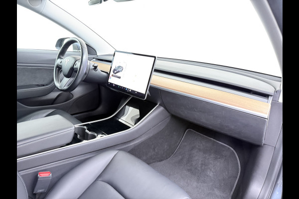 Tesla Model 3 Long Range AWD 75kWh AutoPilot Leder Panoramadak Adaptive-Cruise Camera's Elektr.-Stuur+Stoelen+Spiegels+Geheugen+Easy-Entry+Ver SOH 87% Navi LED DAB Voorverwarmen interieur Keyless One-Pedal-Drive 4WD Origineel Nederlandse Auto