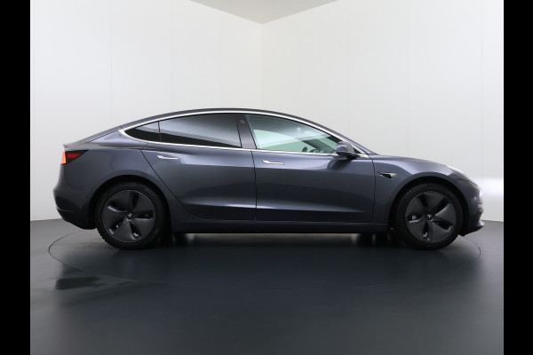 Tesla Model 3 Long Range AWD 75kWh AutoPilot Leder Panoramadak Adaptive-Cruise Camera's Elektr.-Stuur+Stoelen+Spiegels+Geheugen+Easy-Entry+Ver SOH 87% Navi LED DAB Voorverwarmen interieur Keyless One-Pedal-Drive 4WD Origineel Nederlandse Auto