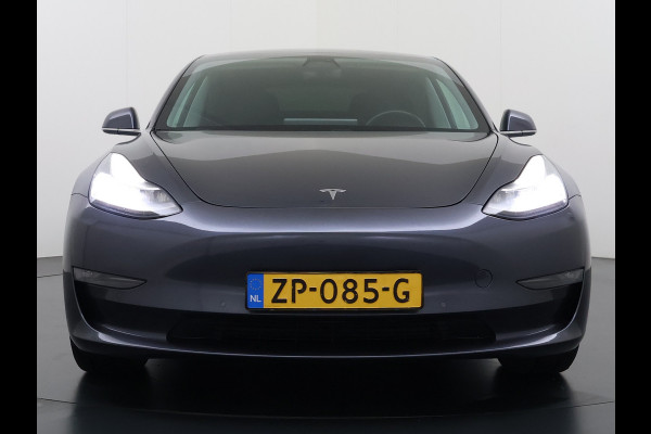 Tesla Model 3 Long Range AWD 75kWh AutoPilot Leder Panoramadak Adaptive-Cruise Camera's Elektr.-Stuur+Stoelen+Spiegels+Geheugen+Easy-Entry+Ver SOH 87% Navi LED DAB Voorverwarmen interieur Keyless One-Pedal-Drive 4WD Origineel Nederlandse Auto