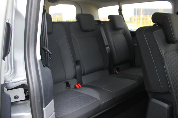 Ford Transit Custom 340 2.5 PHEV L2H1 Limited 233pk |  Kombi | Incl. BTW/BPM | Dubbele zijschuifdeur | Privacy Glass | Inklapbare trekhaak | 17 inch lichtmetalen velgen | Driver Assistance Pack Premium | Verwarmbaar stuurwiel