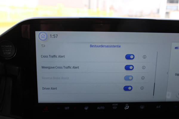 Ford Transit Custom 340 2.5 PHEV L2H1 Limited 233pk |  Kombi | Incl. BTW/BPM | Dubbele zijschuifdeur | Privacy Glass | Inklapbare trekhaak | 17 inch lichtmetalen velgen | Driver Assistance Pack Premium | Verwarmbaar stuurwiel