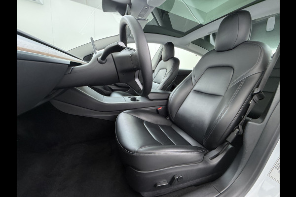 Tesla Model 3 SR+ 325PK LFP-Accu AutoPilot Leer Pano-Dak Adaptive Cruise Lmv 18" Camera's Elektr.-Stuur+Stoelen+Spiegels+Geheugen+Easy-Entry+V SOH 88% Ecc Navi Led DAB Voorverwarmen interieur via App Keyless One-Pedal-Drive Origineel Nederlandse Auto Fabrieksgarantie op Accu en Motor tot 11-12-2028/160.000km LFP accu dus 100% opladen!