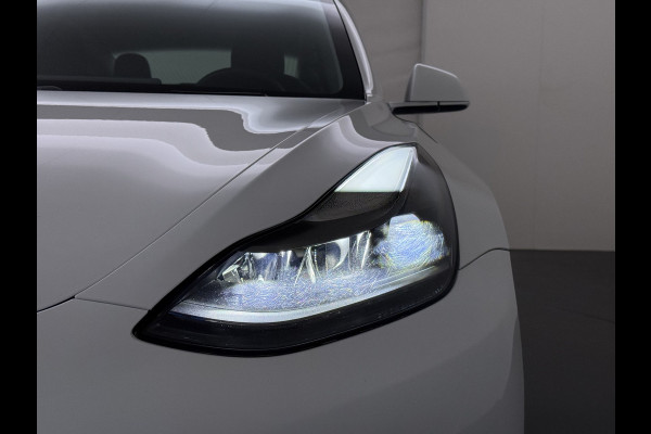 Tesla Model 3 SR+ 325PK LFP-Accu AutoPilot Leer Pano-Dak Adaptive Cruise Lmv 18" Camera's Elektr.-Stuur+Stoelen+Spiegels+Geheugen+Easy-Entry+V SOH 88% Ecc Navi Led DAB Voorverwarmen interieur via App Keyless One-Pedal-Drive Origineel Nederlandse Auto Fabrieksgarantie op Accu en Motor tot 11-12-2028/160.000km LFP accu dus 100% opladen!