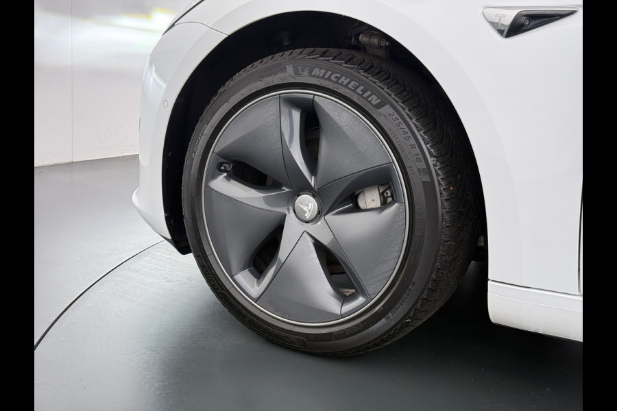 Tesla Model 3 SR+ 325PK LFP-Accu AutoPilot Leer Pano-Dak Adaptive Cruise Lmv 18" Camera's Elektr.-Stuur+Stoelen+Spiegels+Geheugen+Easy-Entry+V SOH 88% Ecc Navi Led DAB Voorverwarmen interieur via App Keyless One-Pedal-Drive Origineel Nederlandse Auto Fabrieksgarantie op Accu en Motor tot 11-12-2028/160.000km LFP accu dus 100% opladen!