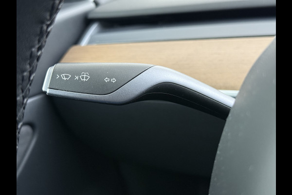 Tesla Model 3 SR+ 325PK LFP-Accu AutoPilot Leer Pano-Dak Adaptive Cruise Lmv 18" Camera's Elektr.-Stuur+Stoelen+Spiegels+Geheugen+Easy-Entry+V SOH 88% Ecc Navi Led DAB Voorverwarmen interieur via App Keyless One-Pedal-Drive Origineel Nederlandse Auto Fabrieksgarantie op Accu en Motor tot 11-12-2028/160.000km LFP accu dus 100% opladen!
