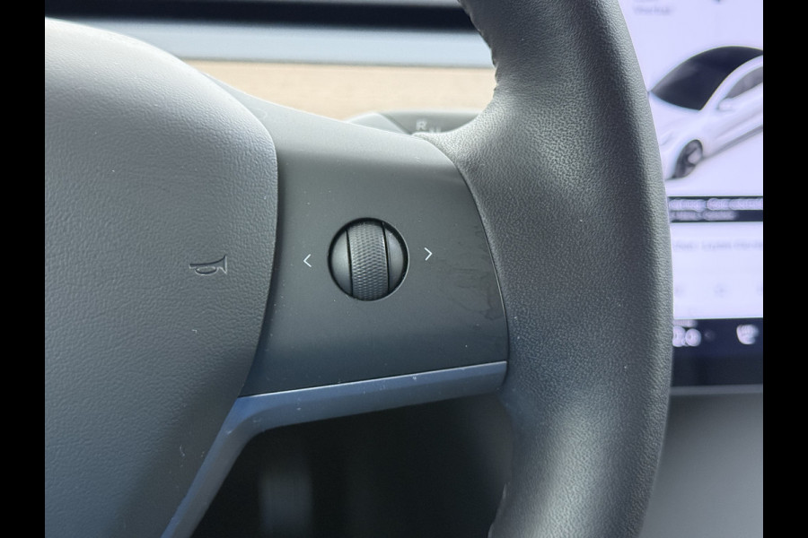 Tesla Model 3 SR+ 325PK LFP-Accu AutoPilot Leer Pano-Dak Adaptive Cruise Lmv 18" Camera's Elektr.-Stuur+Stoelen+Spiegels+Geheugen+Easy-Entry+V SOH 88% Ecc Navi Led DAB Voorverwarmen interieur via App Keyless One-Pedal-Drive Origineel Nederlandse Auto Fabrieksgarantie op Accu en Motor tot 11-12-2028/160.000km LFP accu dus 100% opladen!