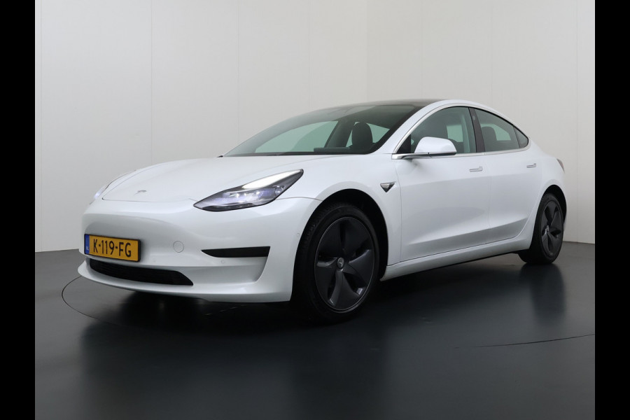 Tesla Model 3 SR+ 325PK LFP-Accu AutoPilot Leer Pano-Dak Adaptive Cruise Lmv 18" Camera's Elektr.-Stuur+Stoelen+Spiegels+Geheugen+Easy-Entry+V SOH 88% Ecc Navi Led DAB Voorverwarmen interieur via App Keyless One-Pedal-Drive Origineel Nederlandse Auto Fabrieksgarantie op Accu en Motor tot 11-12-2028/160.000km LFP accu dus 100% opladen!