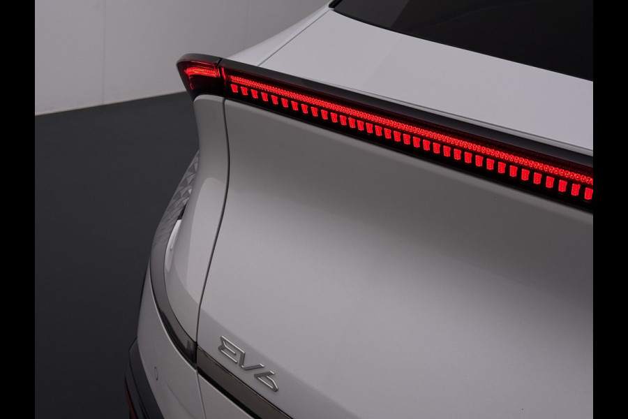 Kia Ev6 GT-Line 77.4kWh SOH 100% Warmtepomp V2L Panorama-schuifdak Meridian-Audio Head-Up Stoel-Massage+Ventilatie Elek.Stoelen+Memory 3 DAB Elek.Achterklep Lmv Lane Assist Privacy Glas Laden tot 240kW 1e Eigenaar Origineel Nederlandse Auto