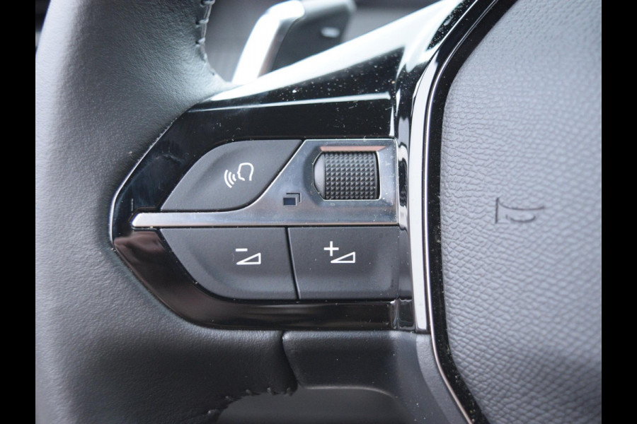 Peugeot 2008 1.2 Hybrid 136 Allure CAMERA MET SENSOREN | NAVI & CARPLAY | STOELVERWARMING |