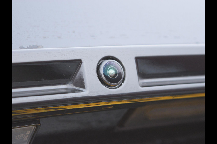 Peugeot 2008 1.2 Hybrid 136 Allure CAMERA MET SENSOREN | NAVI & CARPLAY | STOELVERWARMING |