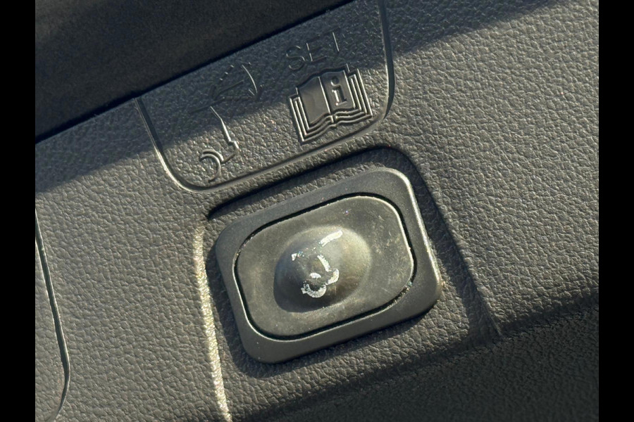 Ford C-MAX 1.5 Titanium Sport 150 pk, achteruitrijcamera, trekhaak, navigatie,stoel -stuurverwarming