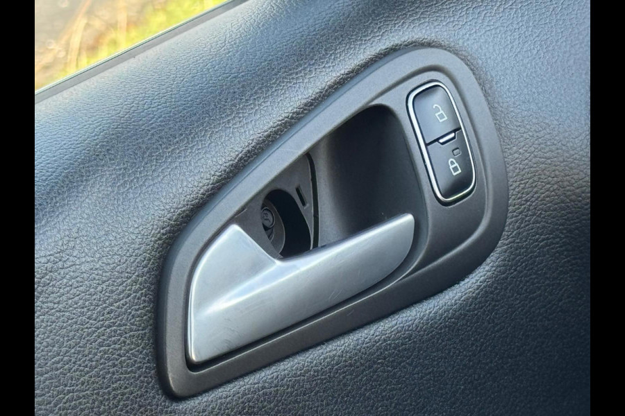 Ford C-MAX 1.5 Titanium Sport 150 pk, achteruitrijcamera, trekhaak, navigatie,stoel -stuurverwarming