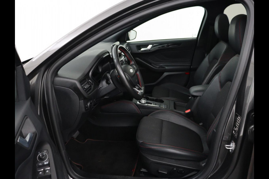 Ford Focus 1.5 EcoBoost ST Line X | Panoramadak | Trekhaak | Adaptive cruise | Stoelverwarming | Half leder | Camera | Carplay | Elektrische stoel | Stuurverwarming | Full LED | Navigatie | Climate control