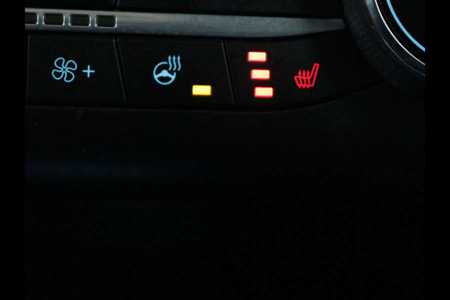 Ford Focus 1.5 EcoBoost ST Line X | Panoramadak | Trekhaak | Adaptive cruise | Stoelverwarming | Half leder | Camera | Carplay | Elektrische stoel | Stuurverwarming | Full LED | Navigatie | Climate control