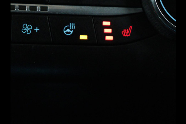 Ford Focus 1.5 EcoBoost ST Line X | Panoramadak | Trekhaak | Adaptive cruise | Stoelverwarming | Half leder | Camera | Carplay | Elektrische stoel | Stuurverwarming | Full LED | Navigatie | Climate control