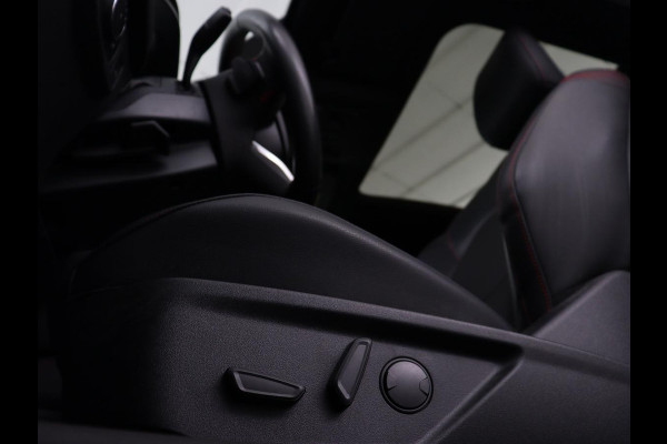 Ford Focus 1.5 EcoBoost ST Line X | Panoramadak | Trekhaak | Adaptive cruise | Stoelverwarming | Half leder | Camera | Carplay | Elektrische stoel | Stuurverwarming | Full LED | Navigatie | Climate control