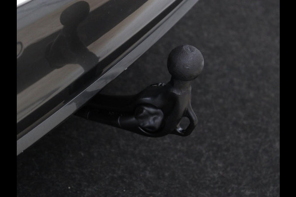 Ford Focus 1.5 EcoBoost ST Line X | Panoramadak | Trekhaak | Adaptive cruise | Stoelverwarming | Half leder | Camera | Carplay | Elektrische stoel | Stuurverwarming | Full LED | Navigatie | Climate control