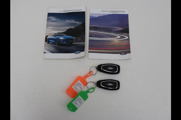 Ford Focus 1.5 EcoBoost ST Line X | Panoramadak | Trekhaak | Adaptive cruise | Stoelverwarming | Half leder | Camera | Carplay | Elektrische stoel | Stuurverwarming | Full LED | Navigatie | Climate control