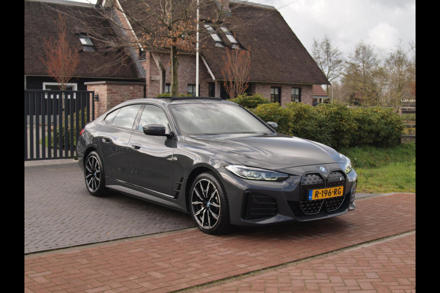 BMW i4 eDrive40 84 kWh | M-Pakket | Schuifdak | Camera | Dravitgrau metallic | NL-Auto |