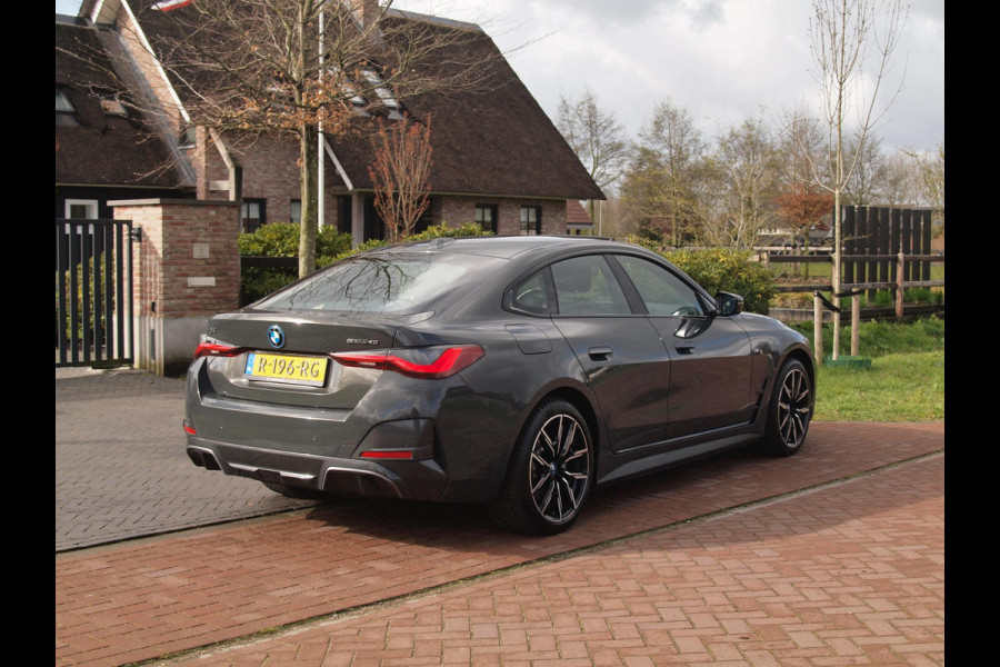 BMW i4 eDrive40 84 kWh | M-Pakket | Schuifdak | Camera | Dravitgrau metallic | NL-Auto |