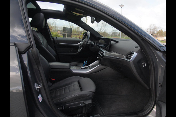 BMW i4 eDrive40 84 kWh | M-Pakket | Schuifdak | Camera | Dravitgrau metallic | NL-Auto |