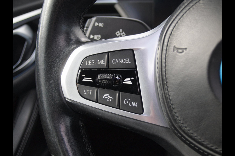 BMW i4 eDrive40 84 kWh | M-Pakket | Schuifdak | Camera | Dravitgrau metallic | NL-Auto |