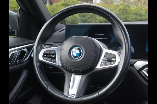 BMW i4 eDrive40 84 kWh | M-Pakket | Schuifdak | Camera | Dravitgrau metallic | NL-Auto |