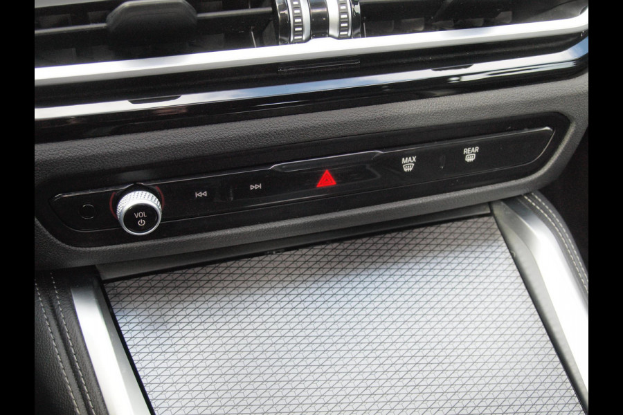 BMW i4 eDrive40 84 kWh | M-Pakket | Schuifdak | Camera | Dravitgrau metallic | NL-Auto |