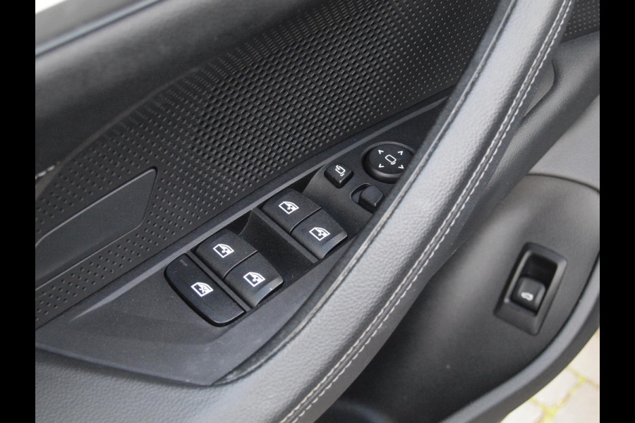 BMW i4 eDrive40 84 kWh | M-Pakket | Schuifdak | Camera | Dravitgrau metallic | NL-Auto |