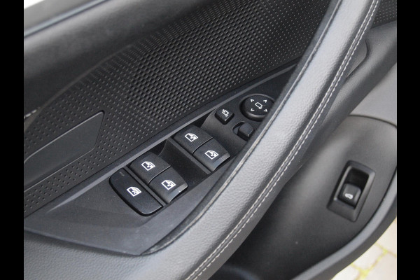 BMW i4 eDrive40 84 kWh | M-Pakket | Schuifdak | Camera | Dravitgrau metallic | NL-Auto |