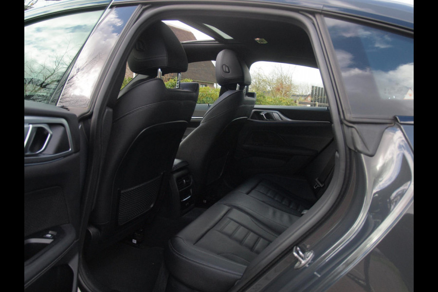 BMW i4 eDrive40 84 kWh | M-Pakket | Schuifdak | Camera | Dravitgrau metallic | NL-Auto |