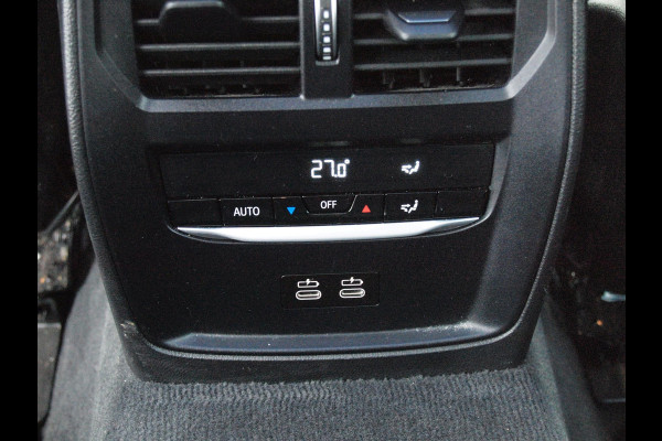 BMW i4 eDrive40 84 kWh | M-Pakket | Schuifdak | Camera | Dravitgrau metallic | NL-Auto |