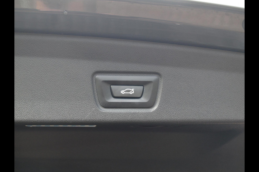 BMW i4 eDrive40 84 kWh | M-Pakket | Schuifdak | Camera | Dravitgrau metallic | NL-Auto |