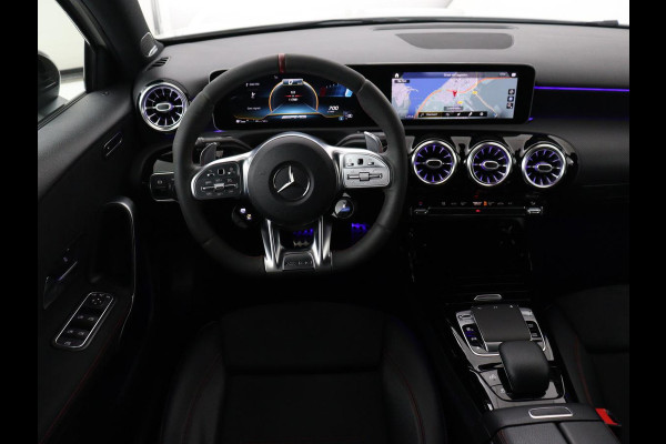 Mercedes-Benz A-Klasse AMG 35 4Matic Night | Panoramadak | Carplay | Widescreen | Stoelverwarming | Burmester | 360 camera | Sfeerverlichting | Leder/Alcantara | Navigatie