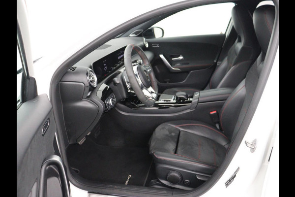 Mercedes-Benz A-Klasse AMG 35 4Matic Night | Panoramadak | Carplay | Widescreen | Stoelverwarming | Burmester | 360 camera | Sfeerverlichting | Leder/Alcantara | Navigatie