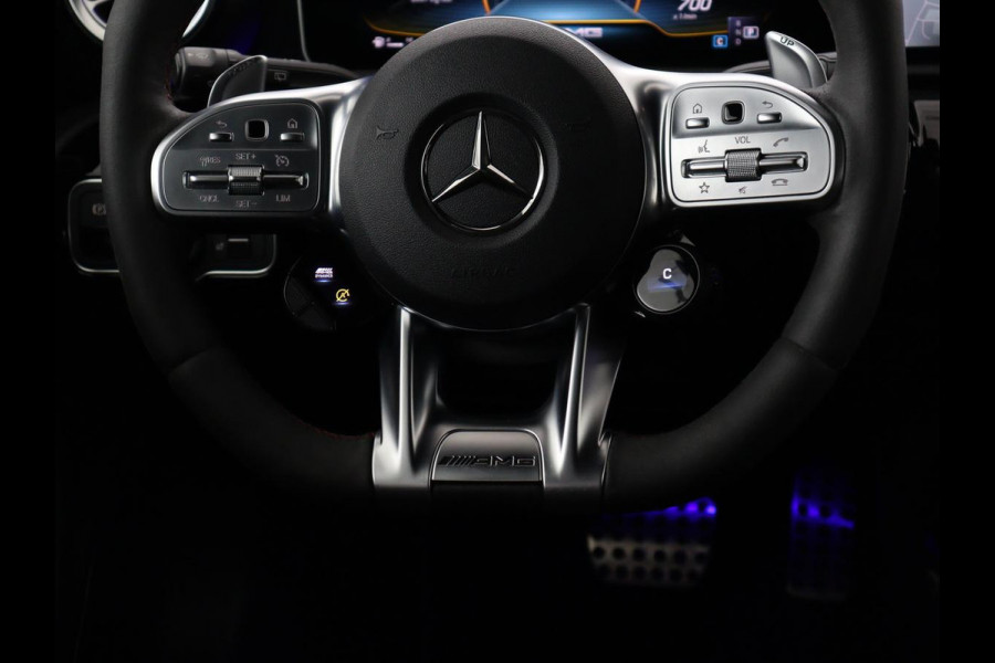 Mercedes-Benz A-Klasse AMG 35 4Matic Night | Panoramadak | Carplay | Widescreen | Stoelverwarming | Burmester | 360 camera | Sfeerverlichting | Leder/Alcantara | Navigatie