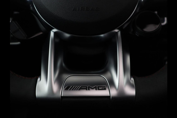 Mercedes-Benz A-Klasse AMG 35 4Matic Night | Panoramadak | Carplay | Widescreen | Stoelverwarming | Burmester | 360 camera | Sfeerverlichting | Leder/Alcantara | Navigatie