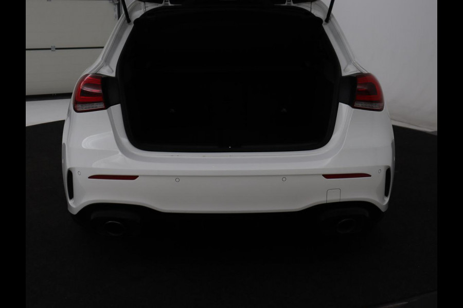 Mercedes-Benz A-Klasse AMG 35 4Matic Night | Panoramadak | Carplay | Widescreen | Stoelverwarming | Burmester | 360 camera | Sfeerverlichting | Leder/Alcantara | Navigatie