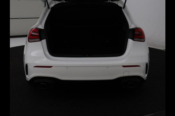 Mercedes-Benz A-Klasse AMG 35 4Matic Night | Panoramadak | Carplay | Widescreen | Stoelverwarming | Burmester | 360 camera | Sfeerverlichting | Leder/Alcantara | Navigatie