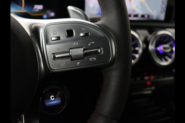 Mercedes-Benz A-Klasse AMG 35 4Matic Night | Panoramadak | Carplay | Widescreen | Stoelverwarming | Burmester | 360 camera | Sfeerverlichting | Leder/Alcantara | Navigatie