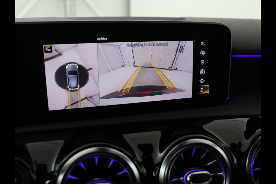Mercedes-Benz A-Klasse AMG 35 4Matic Night | Panoramadak | Carplay | Widescreen | Stoelverwarming | Burmester | 360 camera | Sfeerverlichting | Leder/Alcantara | Navigatie