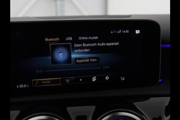Mercedes-Benz A-Klasse AMG 35 4Matic Night | Panoramadak | Carplay | Widescreen | Stoelverwarming | Burmester | 360 camera | Sfeerverlichting | Leder/Alcantara | Navigatie