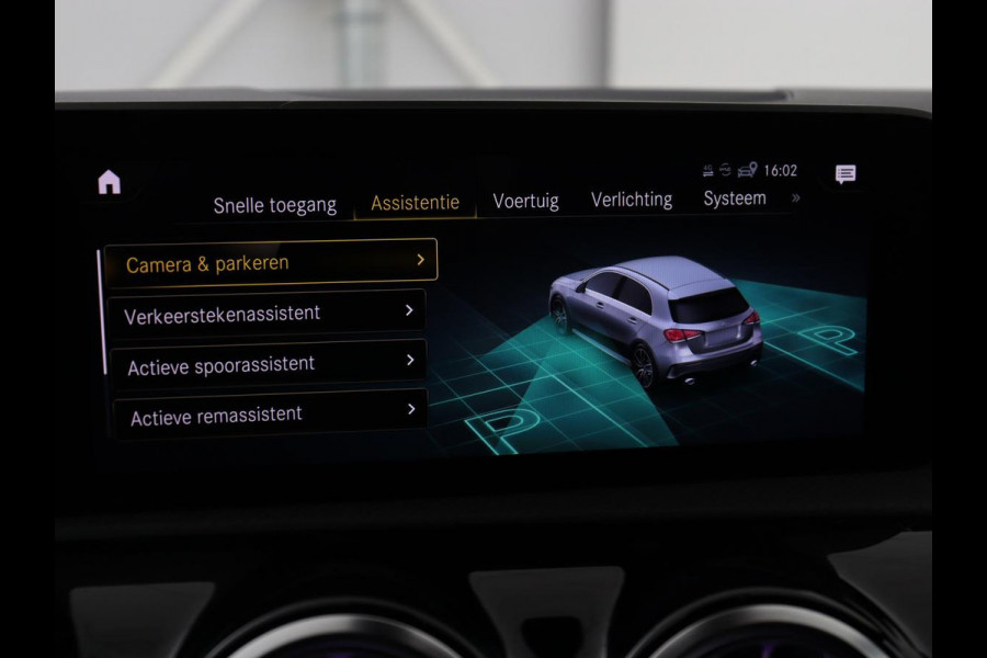 Mercedes-Benz A-Klasse AMG 35 4Matic Night | Panoramadak | Carplay | Widescreen | Stoelverwarming | Burmester | 360 camera | Sfeerverlichting | Leder/Alcantara | Navigatie