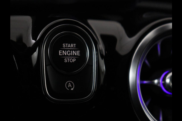 Mercedes-Benz A-Klasse AMG 35 4Matic Night | Panoramadak | Carplay | Widescreen | Stoelverwarming | Burmester | 360 camera | Sfeerverlichting | Leder/Alcantara | Navigatie